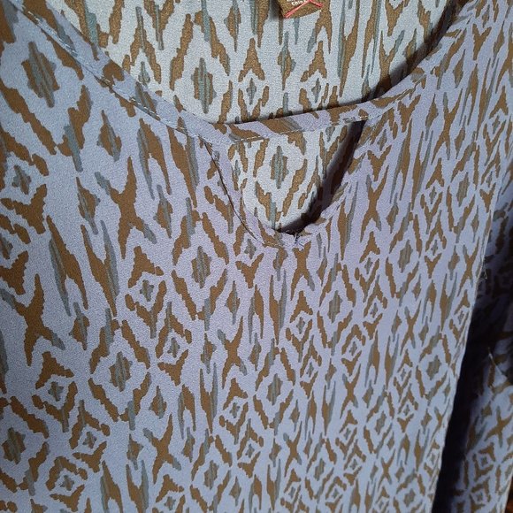 Geometric Torrid Top - Picture 3 of 4